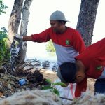 Aksi Bersih-bersih Sampah di Pantai Matahari Sumenep