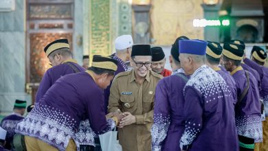 Pj Bupati Pamekasan Lepas 1300 Jemaah Calon Haji, Ini Harapannya