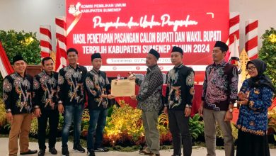 KPU Serahkan SK Penetapan Hasil Pilkada Sumenep 2024