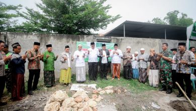 Pj Sekda Pamekasan Pimpin Peletakan Batu Pertama Pembangunan Kantor MWCNU