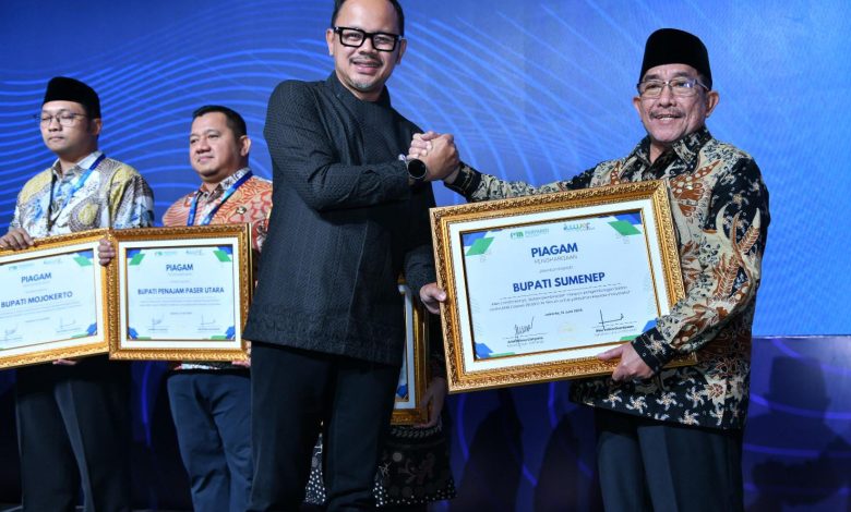 Bupati Sumenep Terima Penghargaan Nasional dari Perpamsi