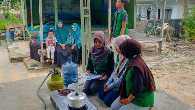 Mahasiswa KKN UTM Sosialisasi Pembuatan Teh Seroja ke Ibu-ibu PKK Desa Tampojung Guwa