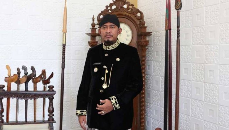 Wajibkan ASN Berbusana Adat Keraton, Cara Bupati Fauzi Teguhkan Indentitas Daerah