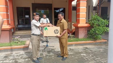 Percepat Proses Penerbitan Sertifikat, Pemkab Sumenep Hibahkan Peralatan Kantor ke BPN