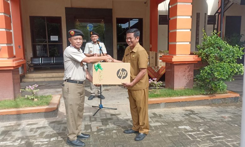 Percepat Proses Penerbitan Sertifikat, Pemkab Sumenep Hibahkan Peralatan Kantor ke BPN