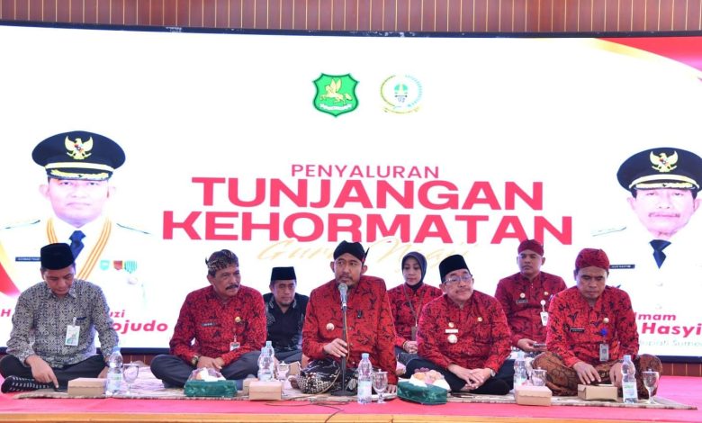 Bupati Sumenep Beri Tunjungan Kehormatan 1.225 Guru Ngaji