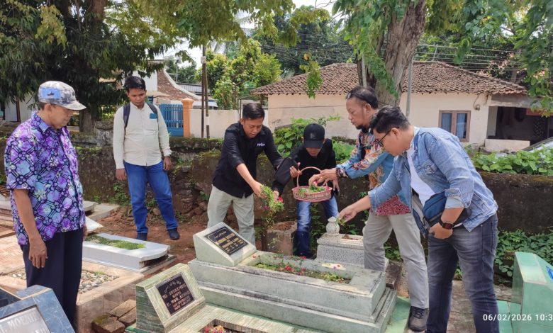 Ziarah Pers, Cara PWI Sumenep Teladani Wartawan Senior di Momen HPN