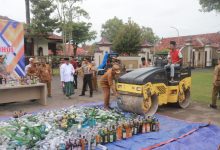 Pemkab Pamekasan Musnahkan Ribuan Miras, Bupati : Ini Bukti Keseriusan