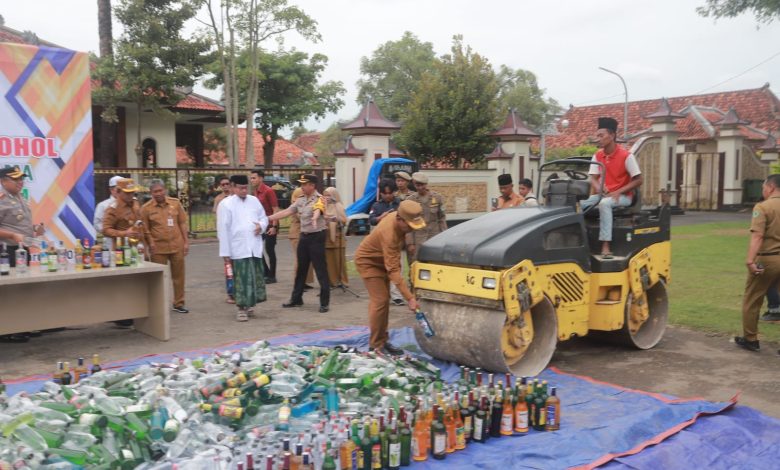 Pemkab Pamekasan Musnahkan Ribuan Miras, Bupati : Ini Bukti Keseriusan