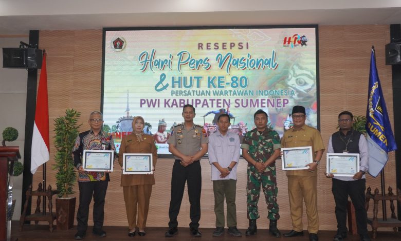Hari Pers Nasional 2026, Bank BPRS BS Raih Penghargaan dari PWI Sumenep