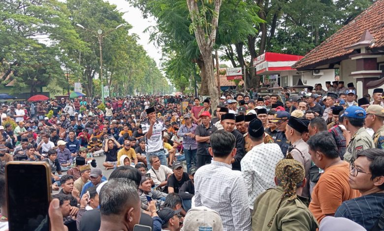 Ini Tuntutan Ribuan Buruh Rokok dan Petani Tembakau saat Geruduk Pemkab Pamekasan