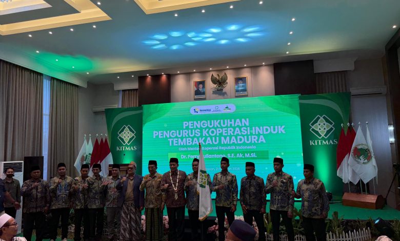 Menkop RI Kukuhkan Pengurus Koperasi Tembakau Milik Haji Her