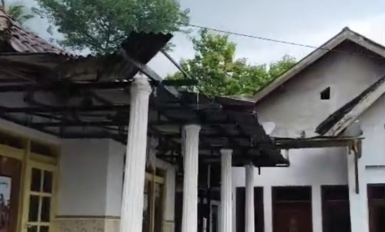 Angin Kencang Sapu Puluhan Rumah di Sumenep