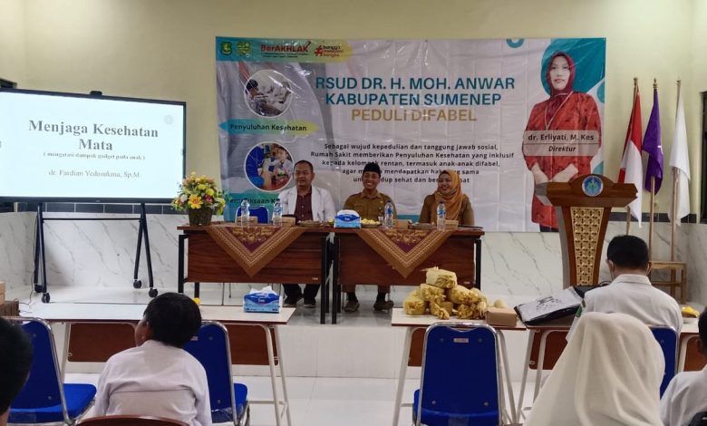 Siswa SLB mendapat penyuluhan kesehatan gratis dari RSUD dr. H.Moh. Anwar Sumenep