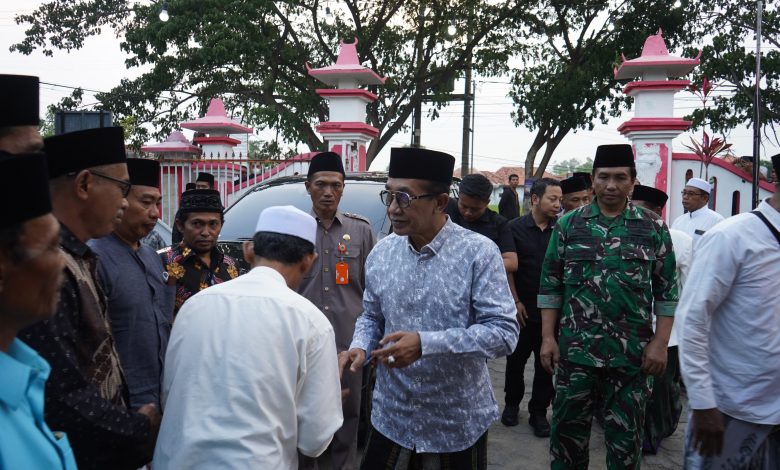 Bupati Pamekasan, KH Kholilurrahman saat Safari Ramadan di Kecamatan Galis