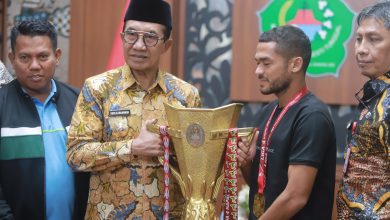Persepam Serahkan Tropi Juara Liga 4 ke Pemkab, Manajer Sebut Peran Penting Bupati