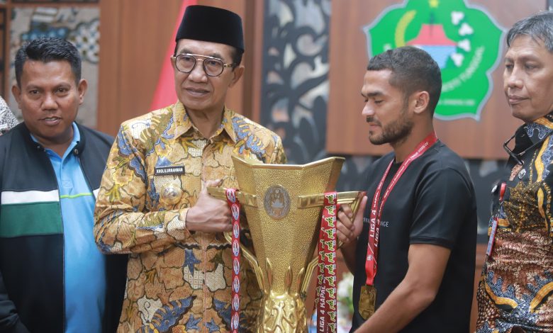 Persepam Serahkan Tropi Juara Liga 4 ke Pemkab, Manajer Sebut Peran Penting Bupati