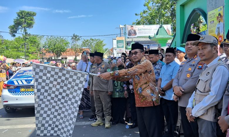 Bupati Berangkatkan 1.384 Calon Jemaah Haji Asal Pamekasan