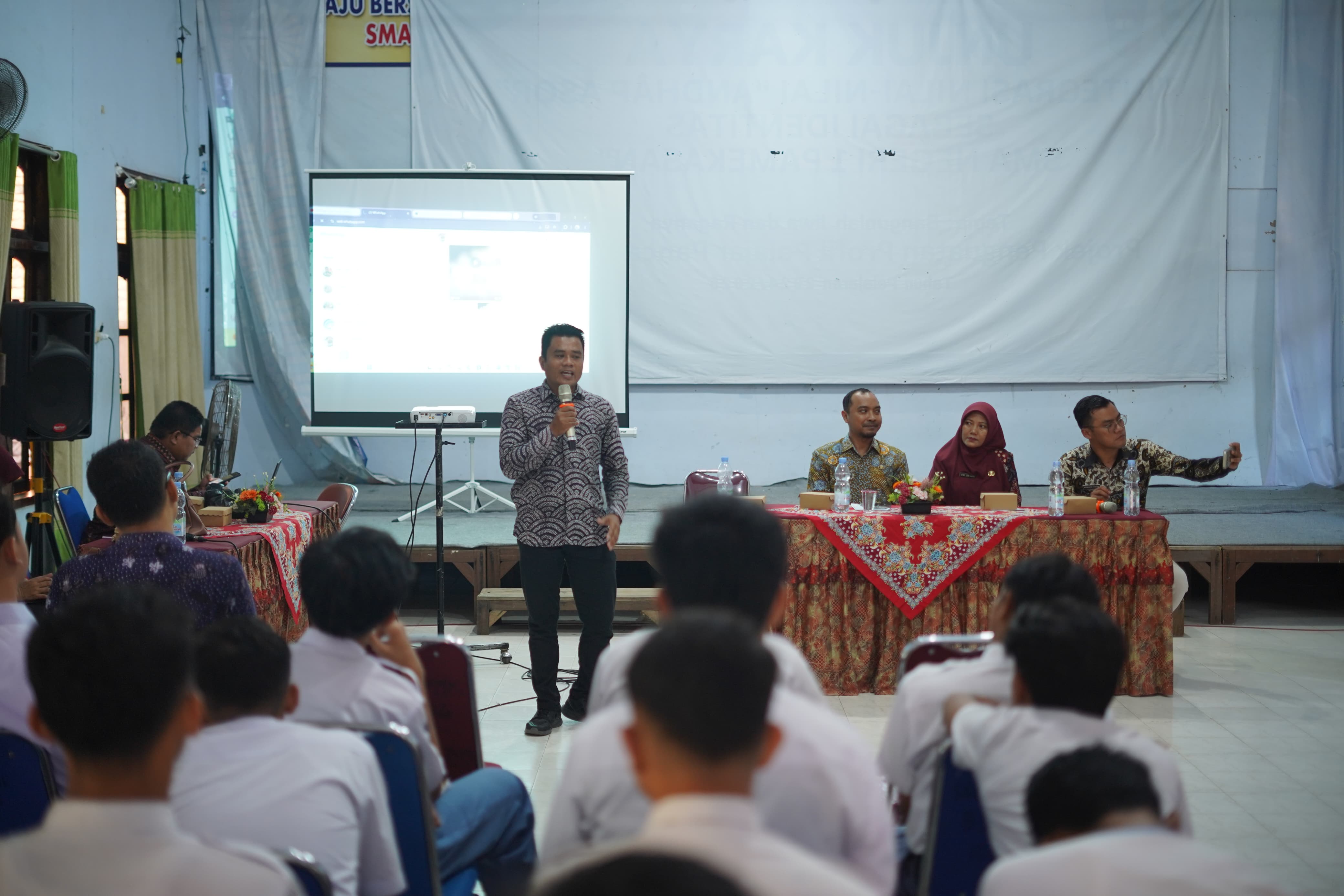 Diskominfo Pamekasan Latih Siswa Public Speaking dan Konten Publik
