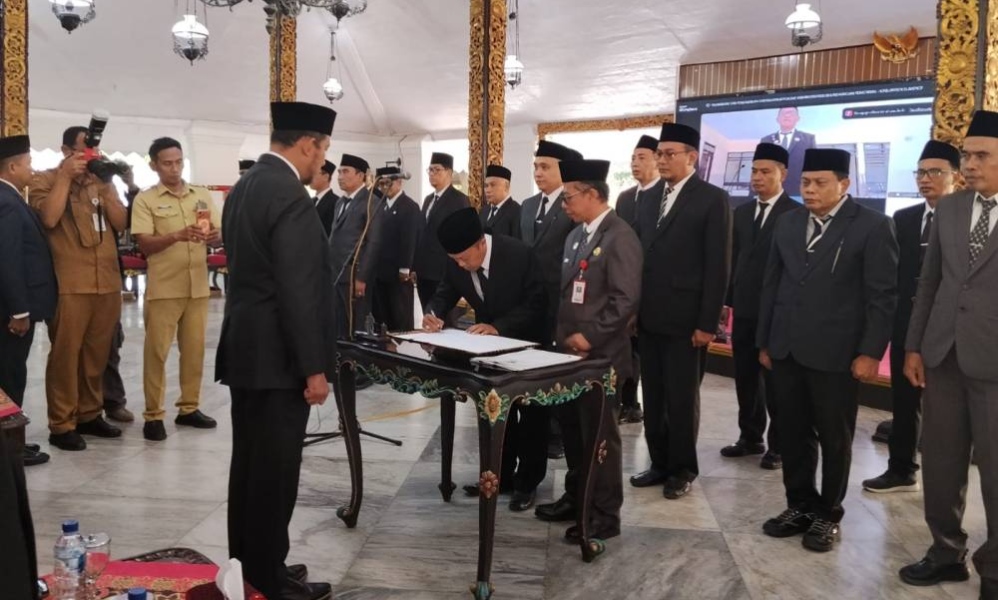Lantik 25 Pejabat, Bupati Fauzi Beri Waktu 6 Bulan Buktikan Kinerja