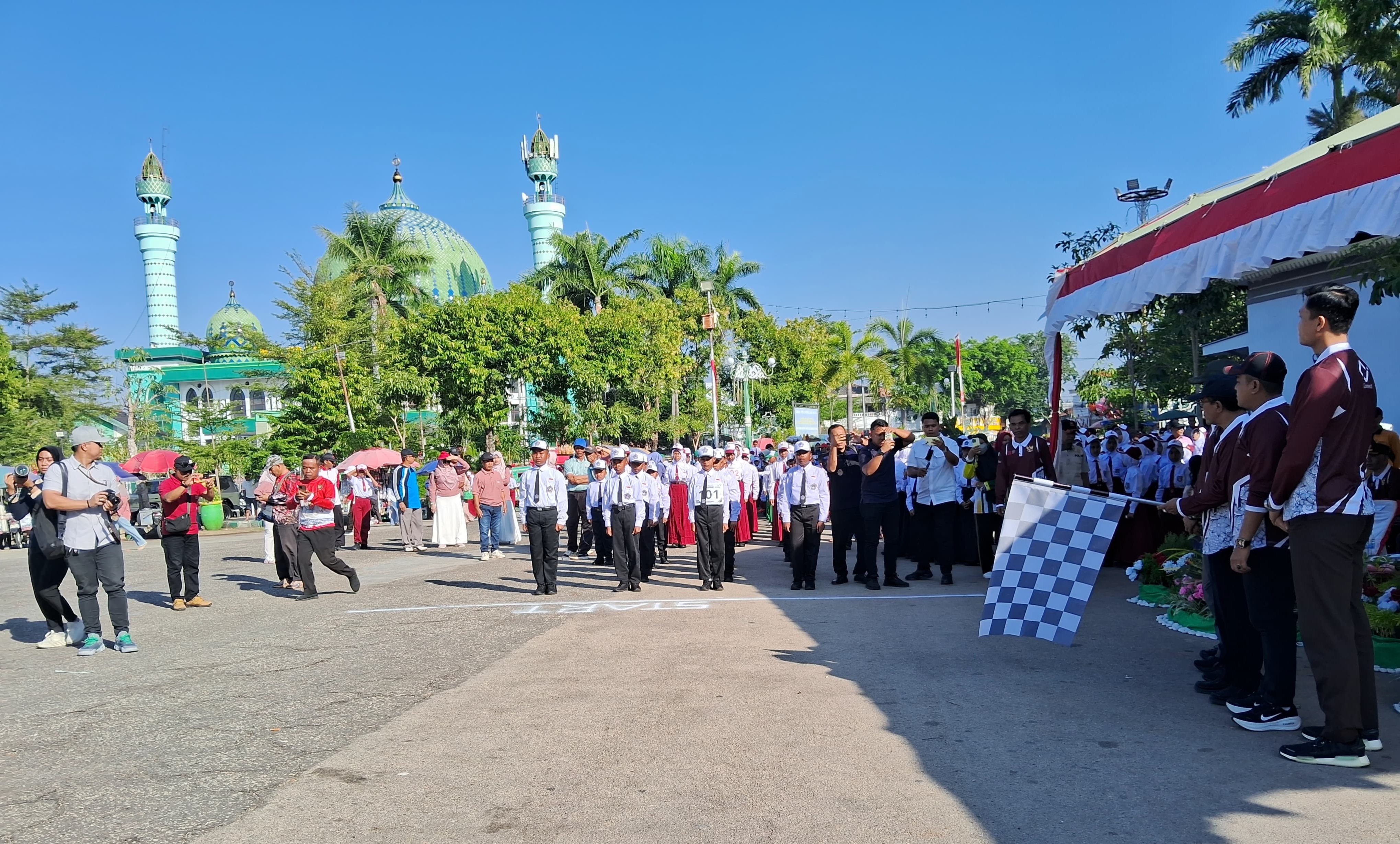 Bupati Lepas Lomba Gerak Jalan Tingkat SD se Pamekasan