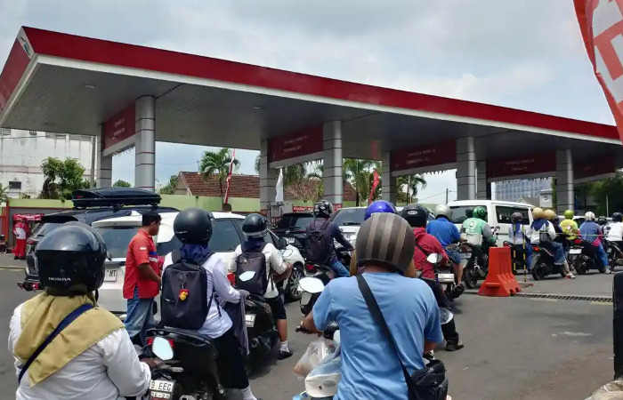 Penyebab Antrean Kendaraan Mengular di Sejumlah SPBU Wilayah Jatim